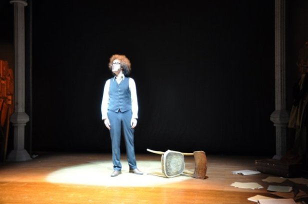 phoca_thumb_l_4 simone cristicchi e la sedia ferdinando biasiol