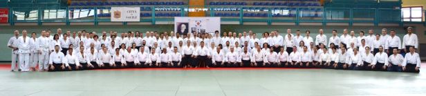 I partecipanti al Koshukai Internazionale nella foto di gruppo assieme a Saito Hitohira Jukucho.