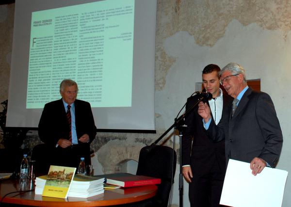 Franco Degrassi, a dx, in occasione del conferimento del premi Isola d'Istria 2014 presso la sede della CAN di Izola/Isola.