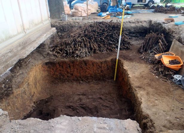Aug.-3-2018-photo-shows-old-firearms-swords-discovered-buried-on-the-premises-of-Tanashi-Elementary-School-in-the-Tokyo-suburban-city-of-Nishitoky