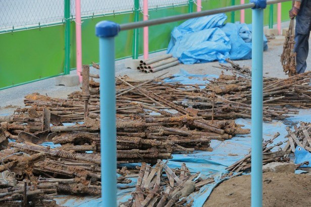 old-firearms-and-swords-discovered-buried-on-the-premises-of-Tanashi-Elementary-School-in-the-Tokyo-suburban-city-of-Nishitokyo-via-mainichi-3